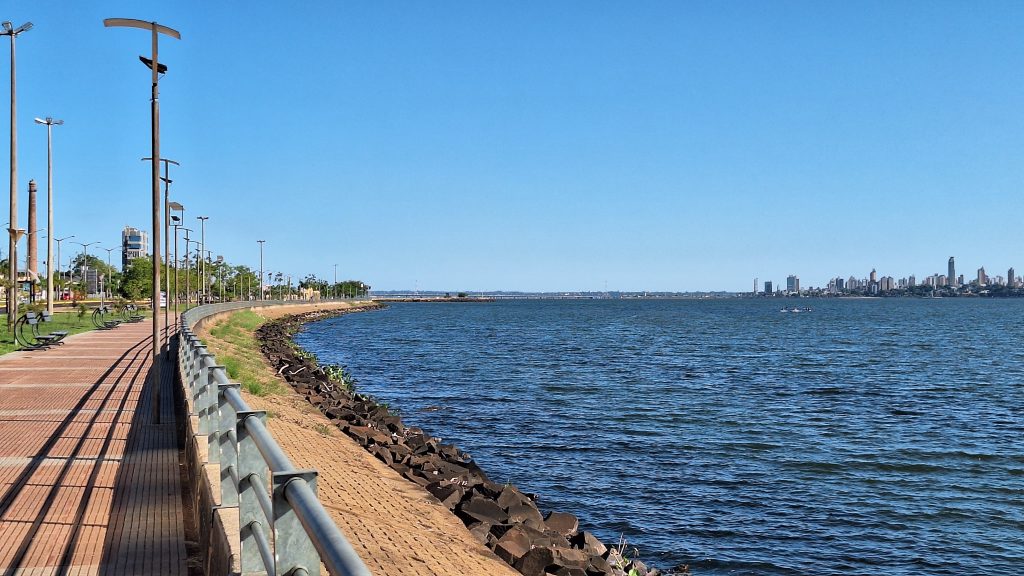 Costanera de Encarnación, Paraguay
