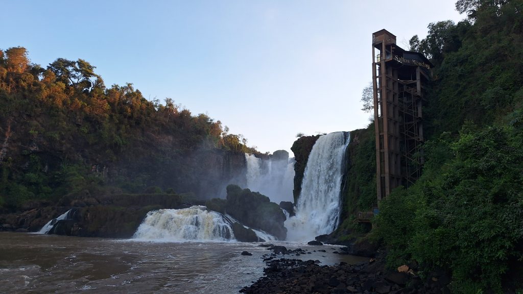 Saltos del Monday