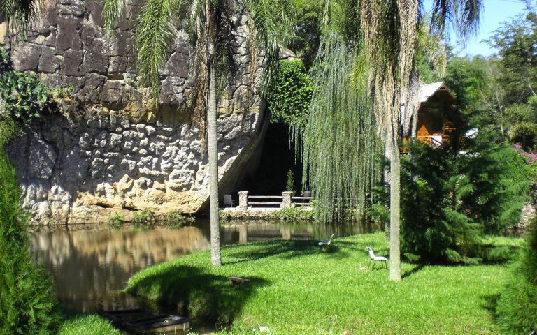 Cabañas del Itacua, Cordillera